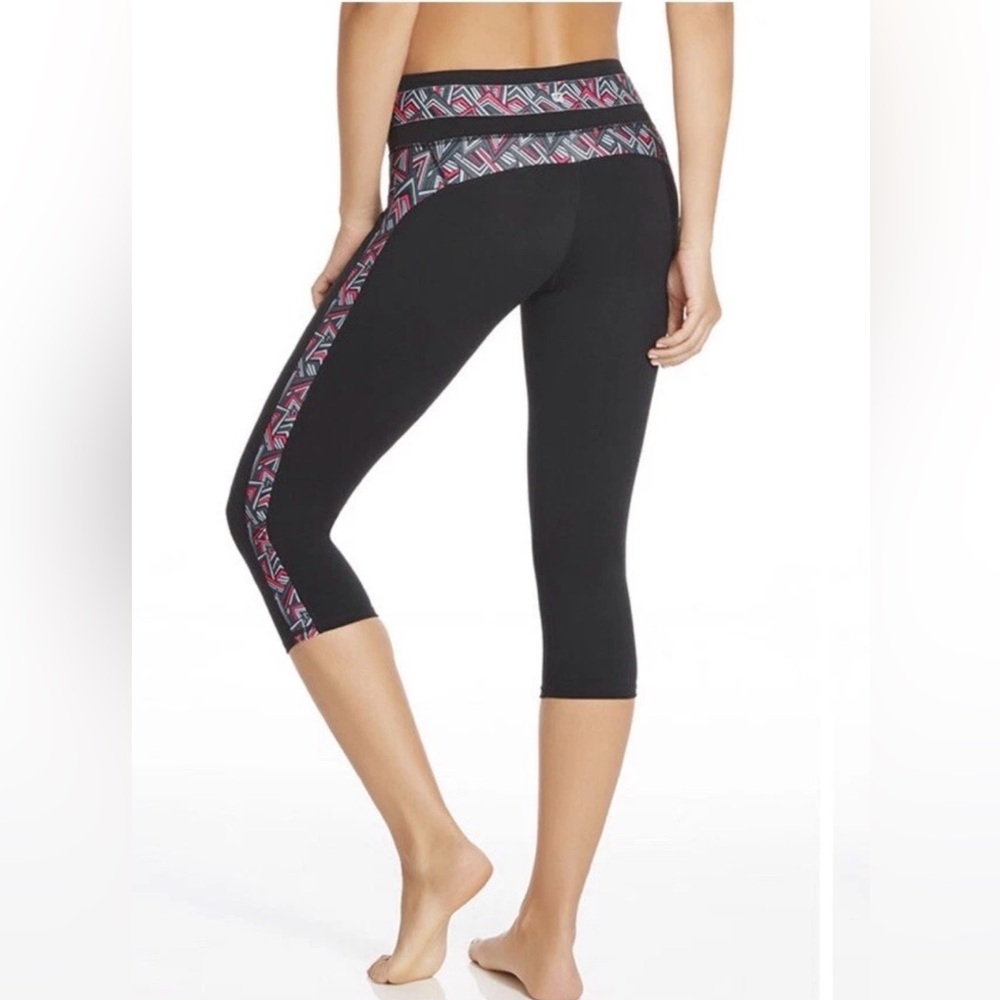 Fabletics Camacan Black peak Capri Leggings with Pink Geometric Trim retro vibes